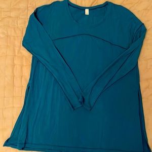 Lululemon size 6 top.